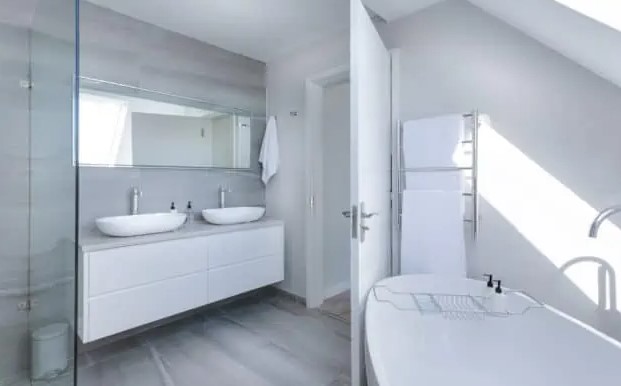 moderne minimalistische badkamer